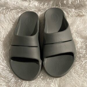 OOFOS Charcoal Slide Sandals Women Size 9